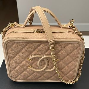 CHANEL - Caviar Quilted Medium CC Filigree Vanity Case
